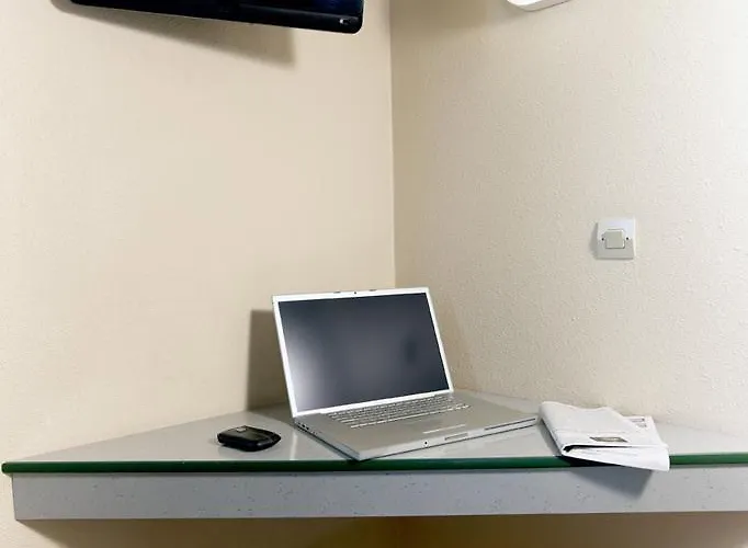 普瑞米尔南特东圣鲁斯苏尔卢尔经典酒店 卢瓦尔河畔圣吕斯